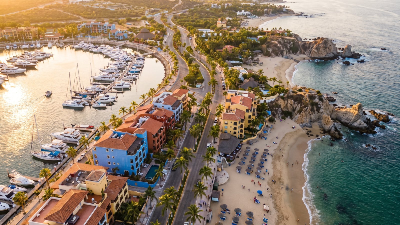 Vista aérea de la costa de Puerto Vallarta y Punta Mita en Bahía de Banderas